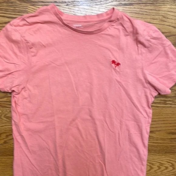 Urban Heritage Hot Pink Tee - Size: M - Picture 2 of 5